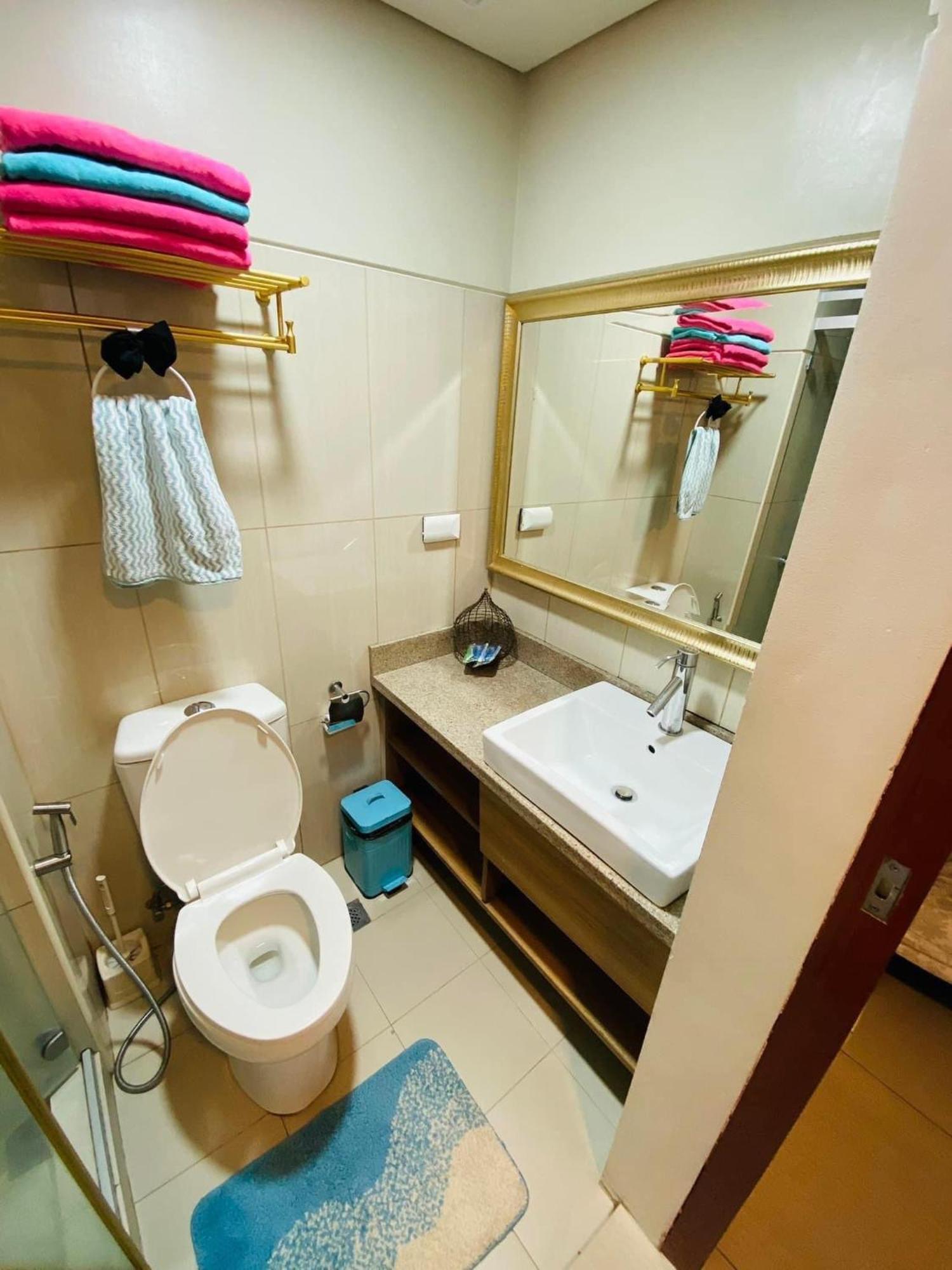 Tiffany Room At Shell Residences Manila Bagian luar foto